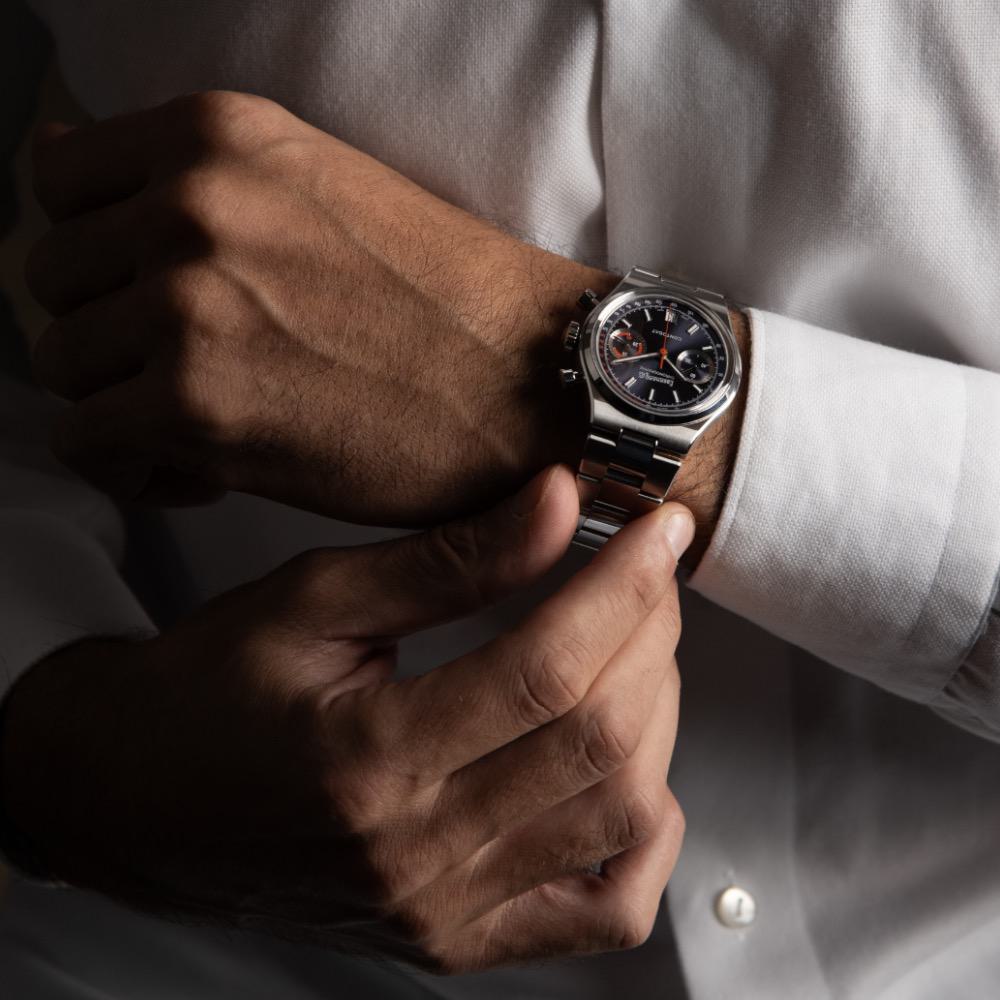 Eberhard Contodat Stahl Uhr mit dunkelblauem Zifferblatt
