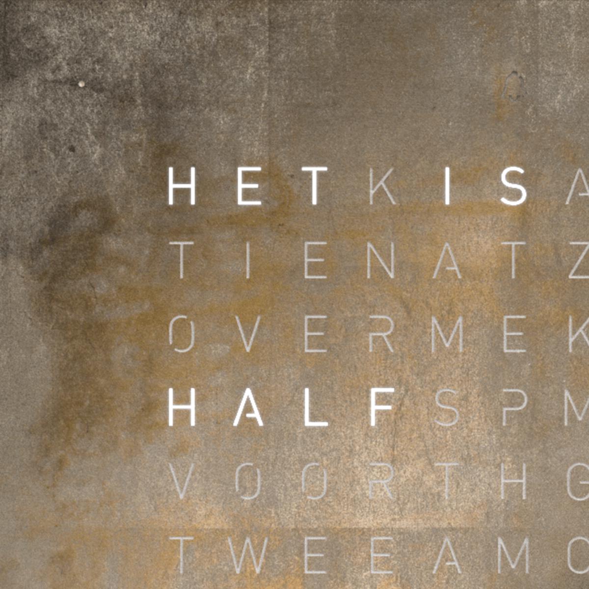 Qlocktwo Tischuhr Earth 13.5 | Silver & Gold | T4SSG