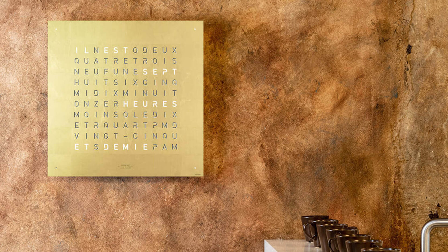 QLOCKTWO: Digitaluhren mit einer innovativen Zeitanzeige in Worten