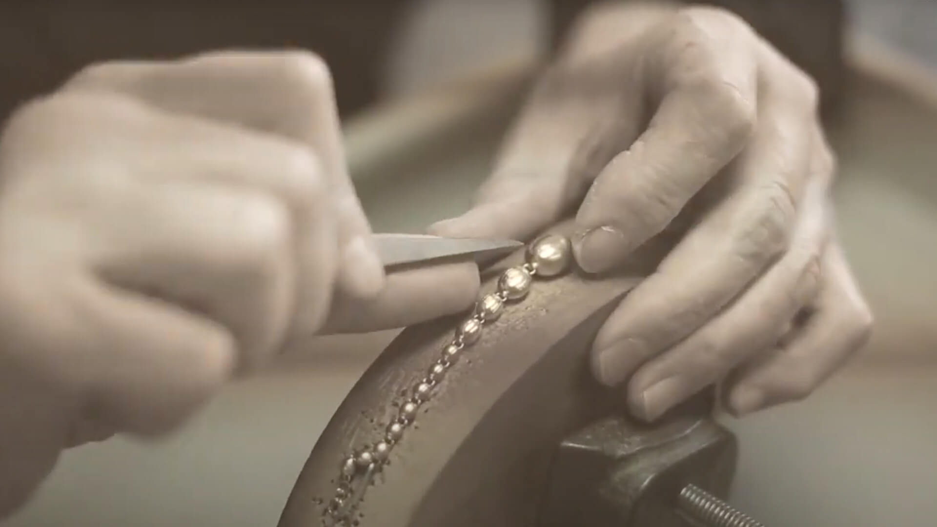 Video in der Schmuckfertigung bei Nanis