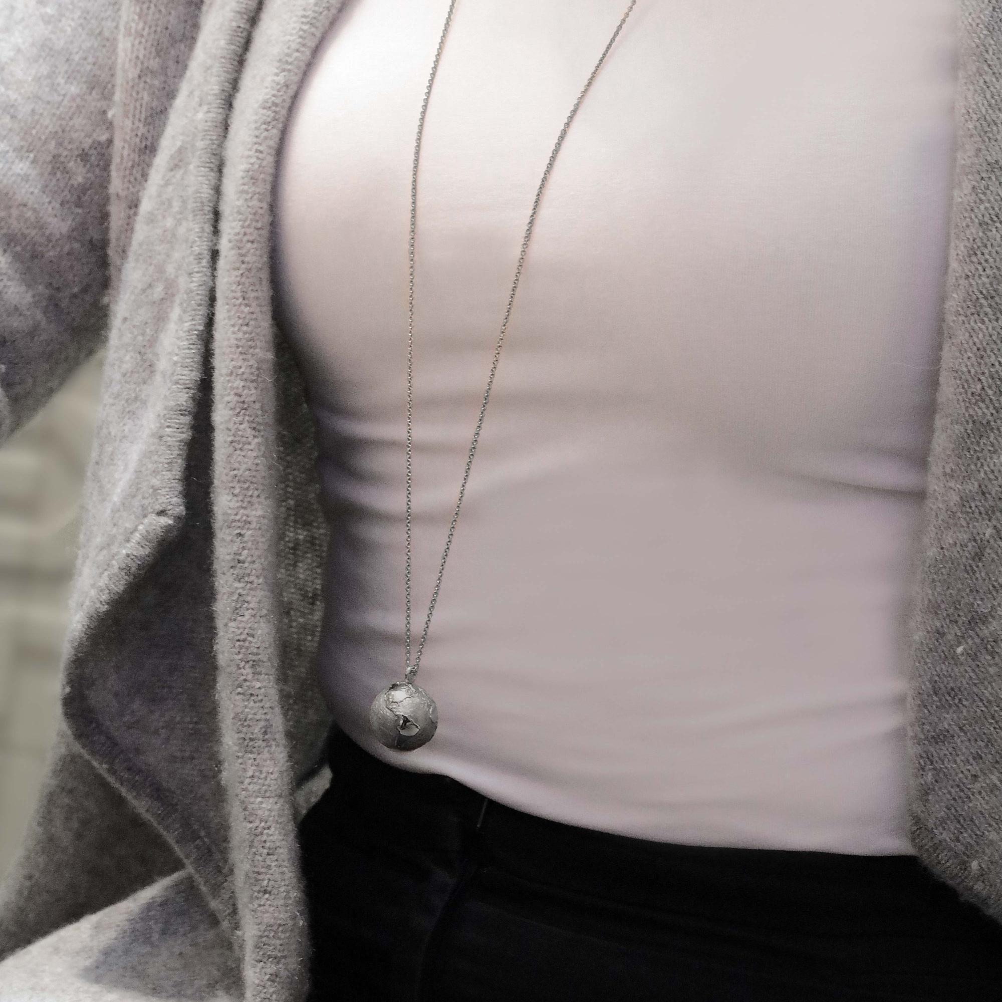 Schmuckwerk necklace world globe, stainless steel, OH190-ST