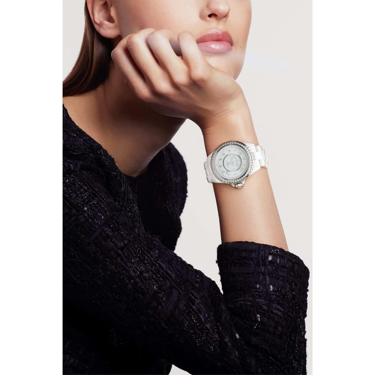 CHANEL Damenuhr J12 KALIBER 12.1 Diamantlünette H7189