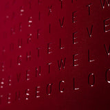 Qlocktwo Wanduhr Earth 45 | Red Velvet | QT4BLRRVC