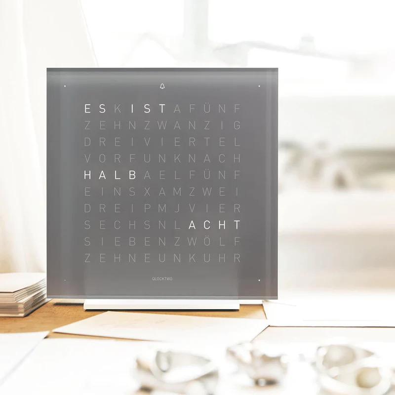 Qlocktwo Tischuhr Earth 13.5 | Early Grey Tea | T4PEG