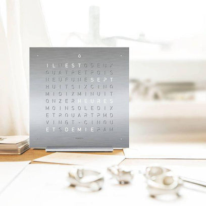 Qlocktwo Frontcover Tischuhr Earth 13.5, Full Metal, FTSS